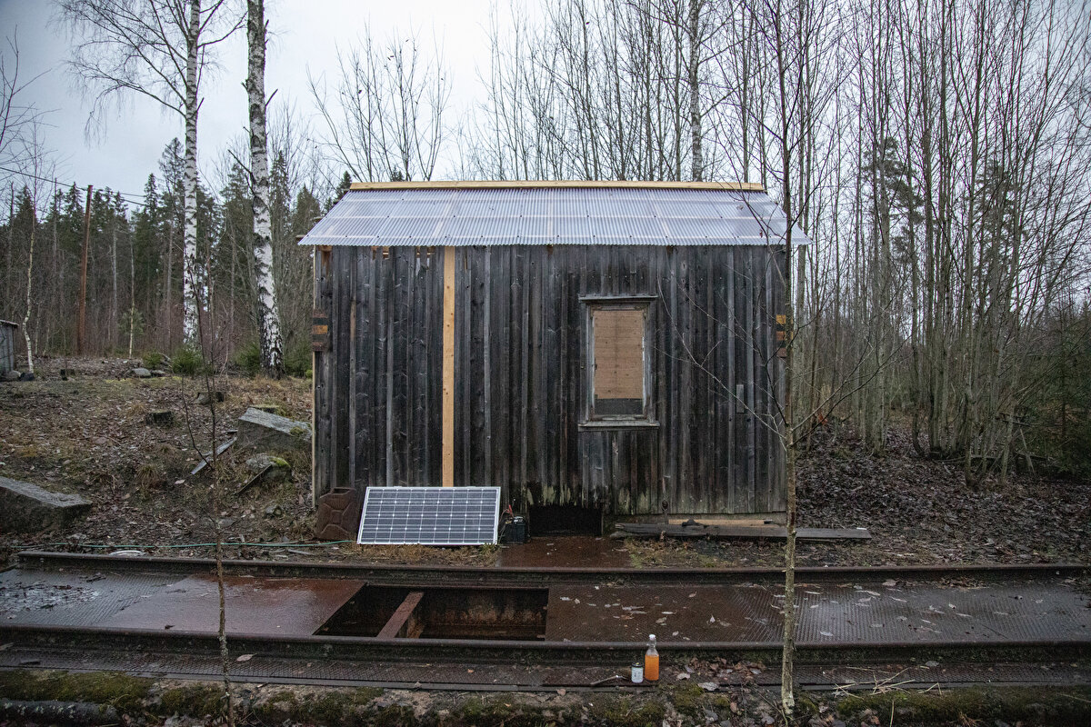 11-46 metrekare arasında olan bu evlere alternatif olarak da 50-100 metrekare arası küçük evler, konteyner evler, çekme karavanlar ve mobil ev denilen bir çözümler bulunuyor.<br>