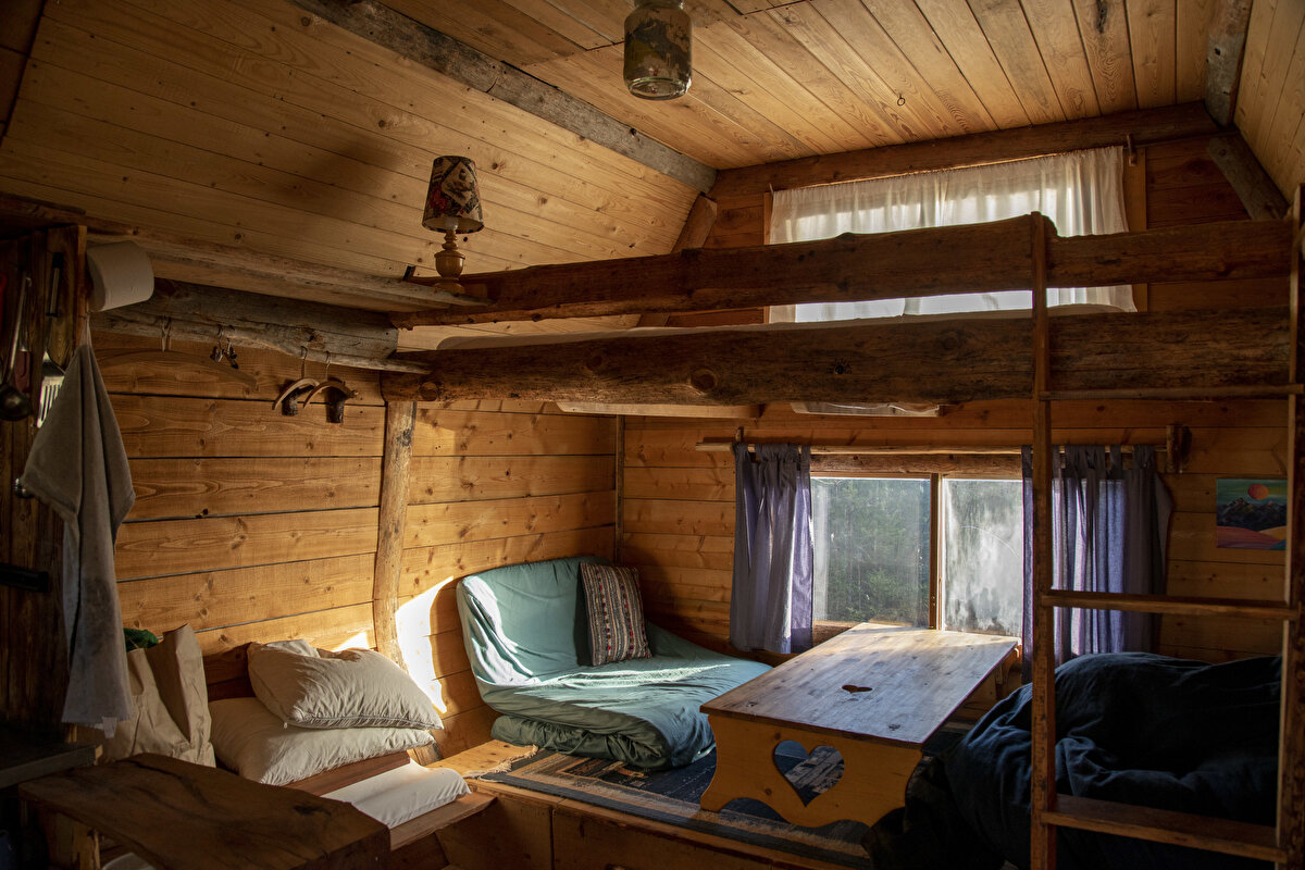 Bunlara ek olarak küçük evler, mobil yaşama, günlük harcamalar, ev için ödenen vergiler ve bakım masraflarının azaltılması gibi avantajlar da sunuyor.<br>