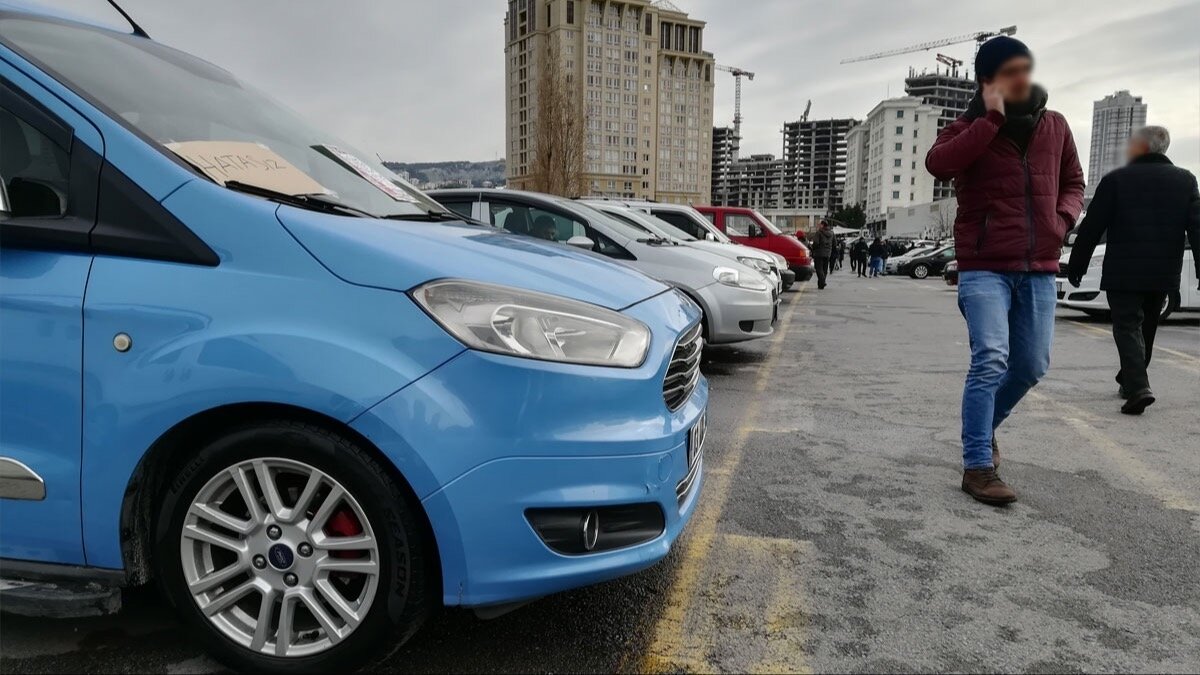 Böylece geçen ay ikinci el online binek ve hafif ticari araç pazarında satılan 121 bin 149 adet aracın yüzde 76'sını ilk 10 marka gerçekleştirdi.<br>