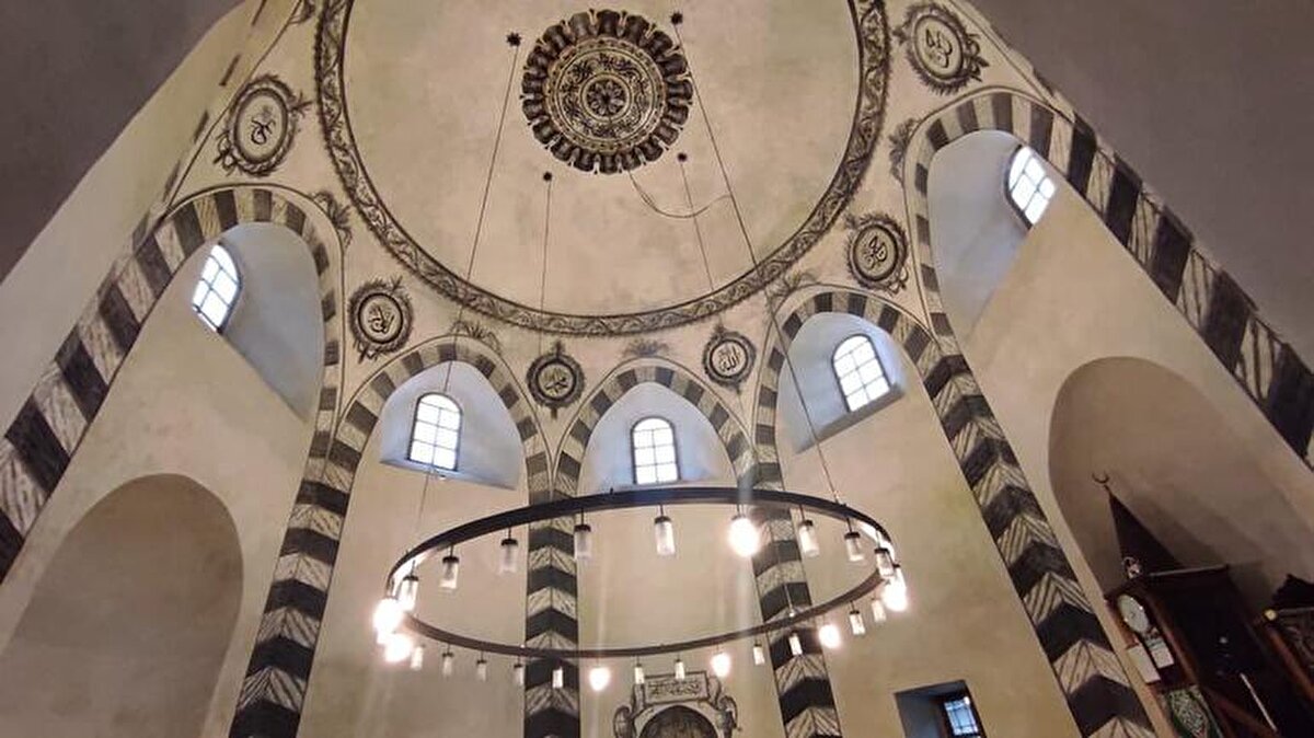 Şeyh Süleyman Mescidi, bin 600 yıllık geç Roma dönemine ait mezar yapısı, İstanbul'un fethi ile önce tekkeye ardından da mescide çevrildi.<br><br>