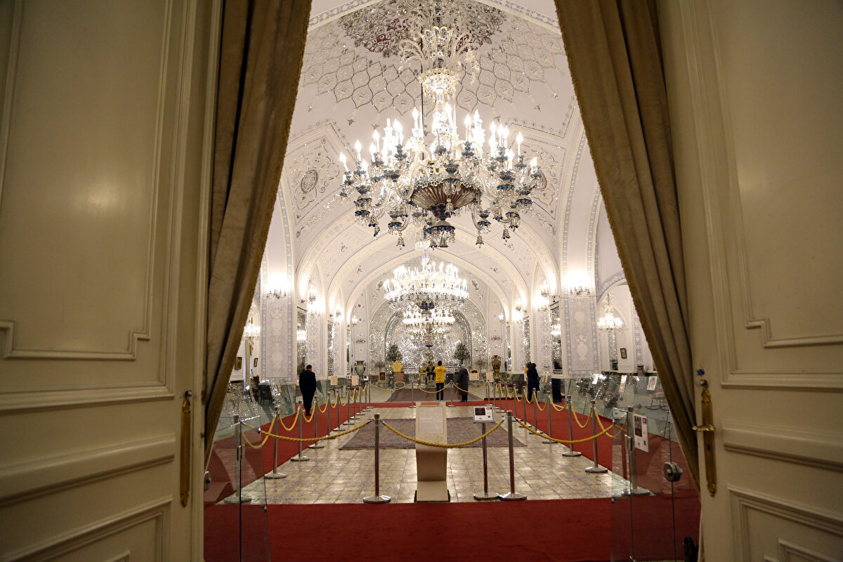İran Şahı Muhammed Rızâ Pehlevî tacını Gülistan Sarayı'nda giydi, düğünü de burada yapıldı. Pehlevîler döneminde protokol için kullanılan saray, Şah'ın özel günleri ve davetlerinin de mekânıydı.
