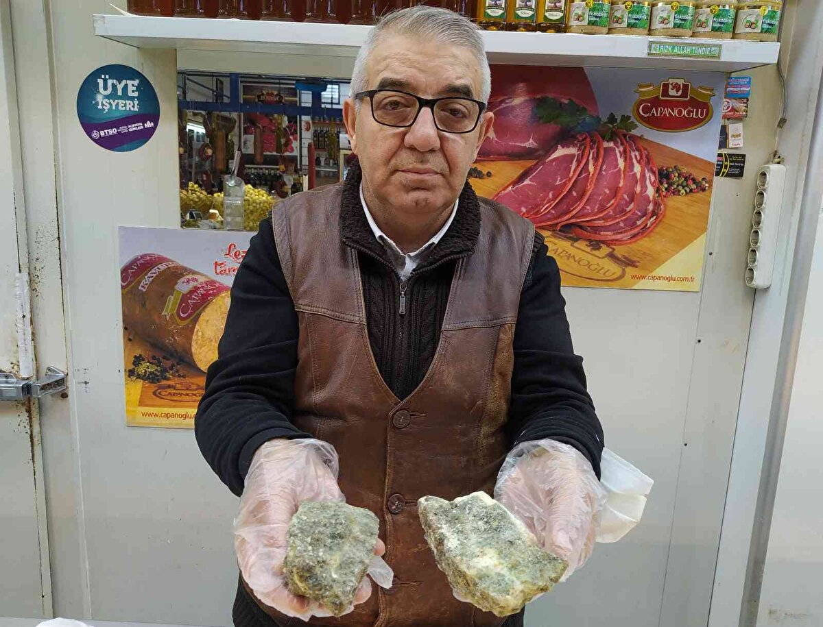 Küflü peynir düzenli olarak yenildiğinde ağızda oluşan yaraları da iyileştiriyor. Romatizma ve kemik erimesi gibi rahatsızlıkların önüne geçiyor.