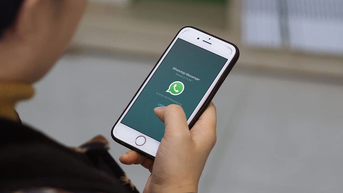 iPhone İçin<br><br>*WhatsApp'ta Ayarlar'a gidin.<br><br>*Bağlı Cihazlar'a dokunun.<br><br>*Çoklu Cihaz Beta Programı'na dokunun.<br><br>*Beta Programına Katıl'a dokunun.