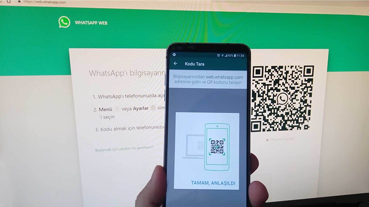 WhatsApp çoklu cihaz beta programına katıldığınız anda bilgisayarda bulunan WhatsApp Web oturumunuz bu nedenle kapanır. 'Bağlı cihazlar' bölümüne girerek parmak izi veya Face ID ile doğrulama yaptıktan sonra QR kodu okutmalısınız. Ardından WhatsApp Web mesajlarınızı bilgisayara aktaracak. Bu işlemlerin ardından artık telefona ihtiyacınız kalmıyor. Mobil telefonunuzun kapalı olması ya da internetinin olmaması durumunda dahi WhatsApp'ı kullanabilirsiniz.