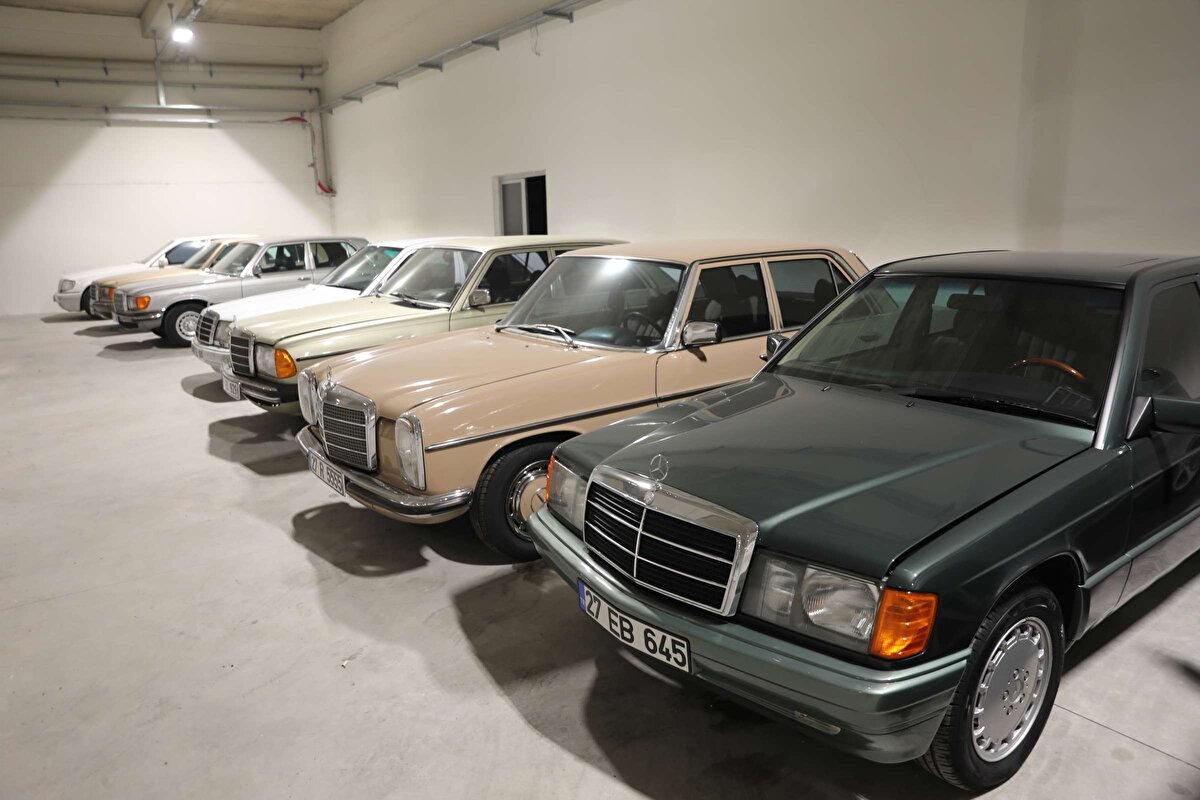 Koleksiyonunu görenlerin şaşırdığını anlatan Başsimitçi, araçlarının bulunduğu zamanın en lüksü, en gözdesi, en popüleri olduğuna ve üst düzey insanların kullandığına dikkat çekti.<br><br>