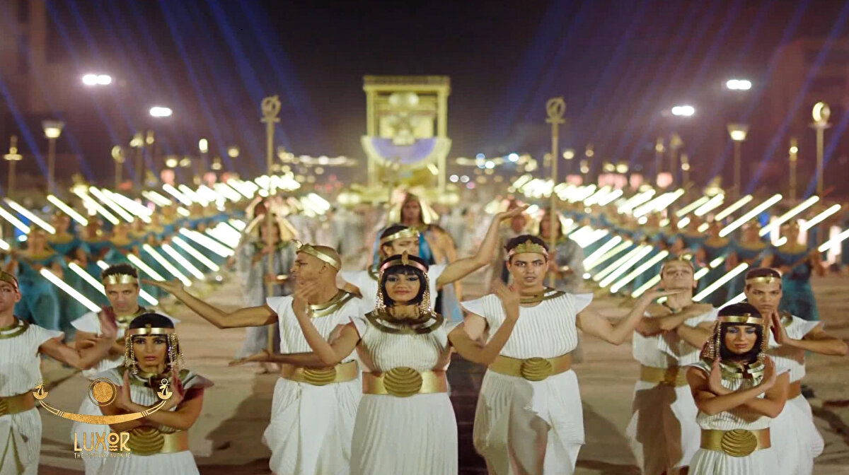 Mısır, bugün açılışı yapılan ve iki yakasında 1200 koç başlı sfenksin sıralandığı yaklaşık 3 kilometre uzunluğundaki tarihi koridorun restorasyonuna 2005'te başlatmıştı.