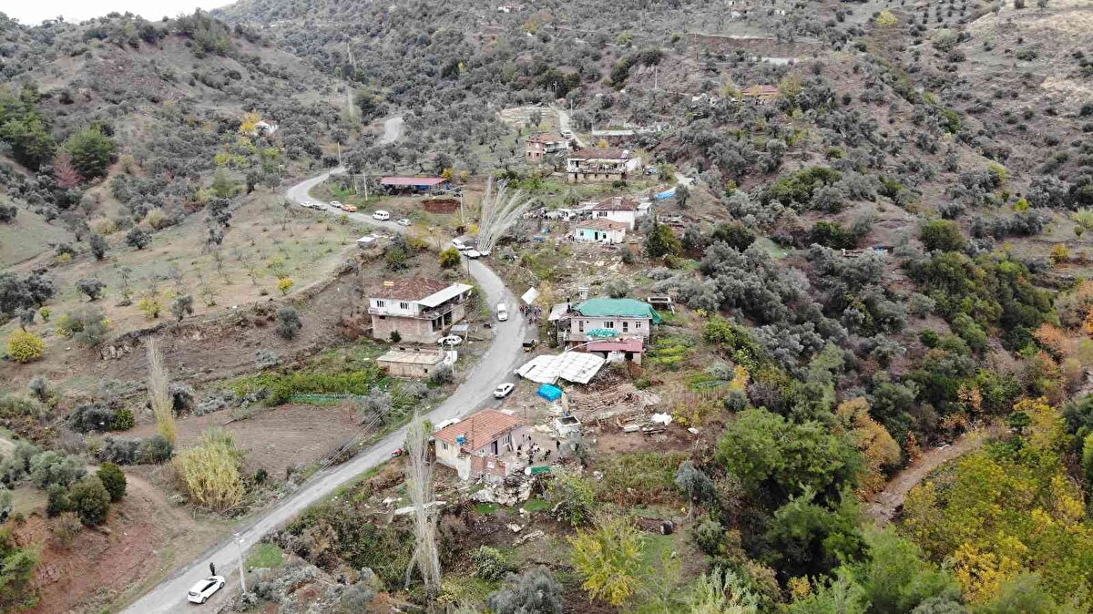 Vatandaşlar, havanın aydınlanması ile birlikte imece usulü ve İncirliova Belediyesine bağlı ekiplerin destekleri ile yaralarını sarmaya başladı.<br><br>