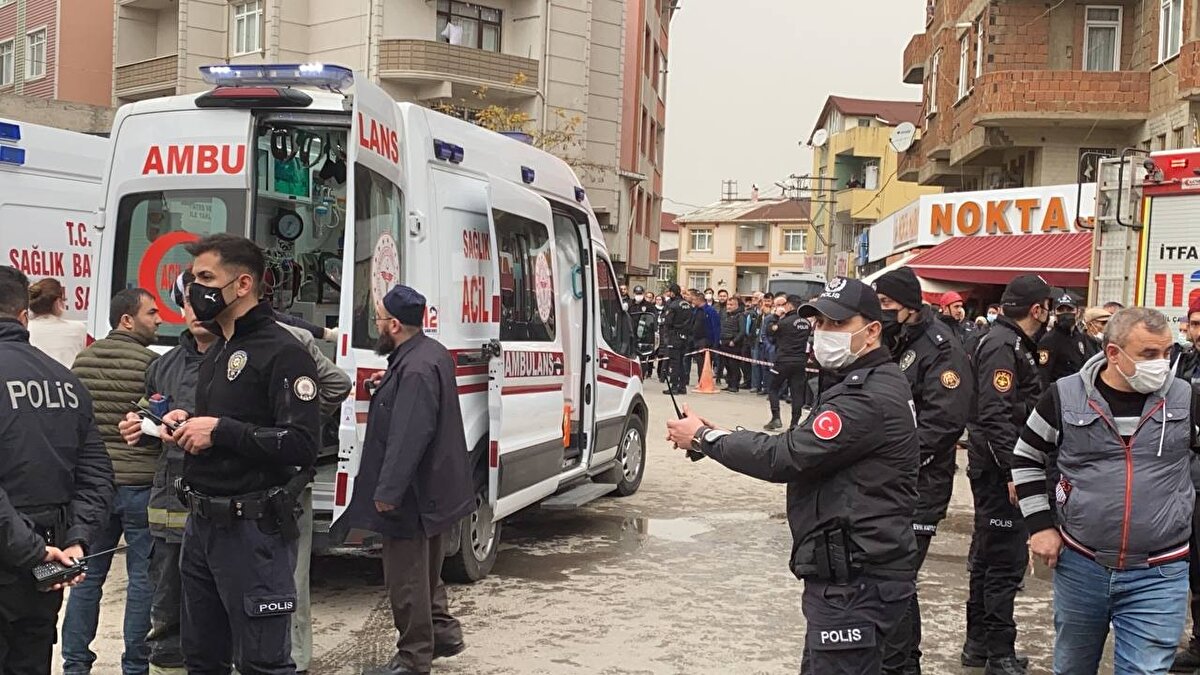 Beylikbağı Mahallesi Yaşar Doğu Caddesi'ndeki bir caminin inşaatının ikinci katında, tahta kubbe kalıbı çakma işlemleri sırasında henüz belirlenemeyen nedenle çökme meydana geldi.<br>