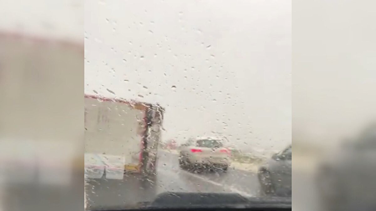 Çatalca'da lodos TIR'ları böyle devirdi<br>