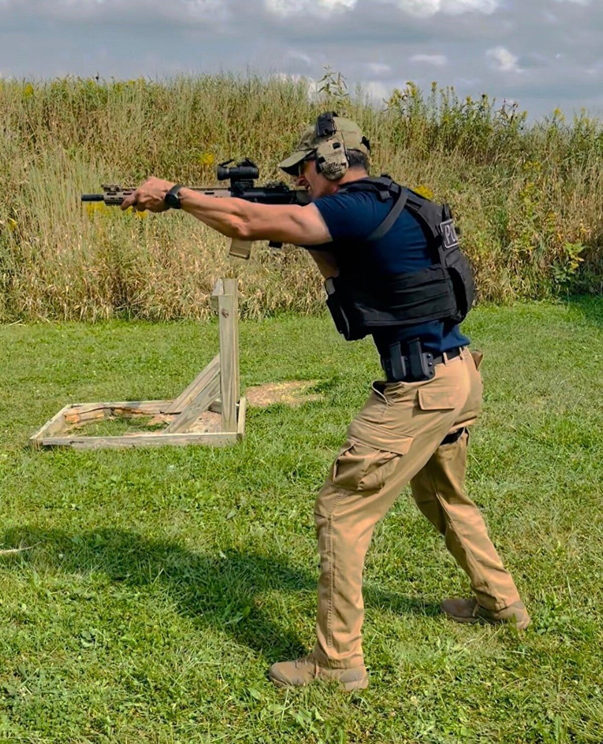 Polislik kariyeri boyunca birçok kez ölümle burun buruna geldiğini belirten Kaya, “Defalarca kez o gün ölebilirdim dedim. Birçoğunda kendi kabiliyetim ile birçoğunda da şansımla hayatta kaldım. Çatışmada bana tüfekle ateş edilip merminin sağ kulağımın yanından geçmesini yaşadım. Mermi geçtikten sonra vay be bugün ölebilirdim mermi 2 santim sola gelse yemiştik kafamızdan, bitmişti işimiz, ışıklar sönmüştü bizim için o gün dedim. Bu gibi şeyler defalarca oldu" ifadelerini kullandı.