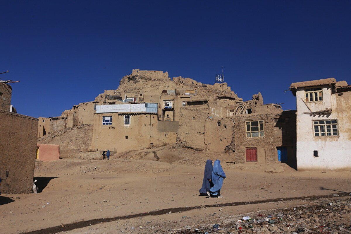 Yol üzerindeki Sur Pol, Duranay, Salar, Spin Klinik, Detop Daşta, Shash Gav gibi bir takım köylerin de 42 yıl süren savaşlardan ağır hasar almış. Evlerden bazıları yıkılmış veya duvarları kurşunlarla delik deşik olmuş.