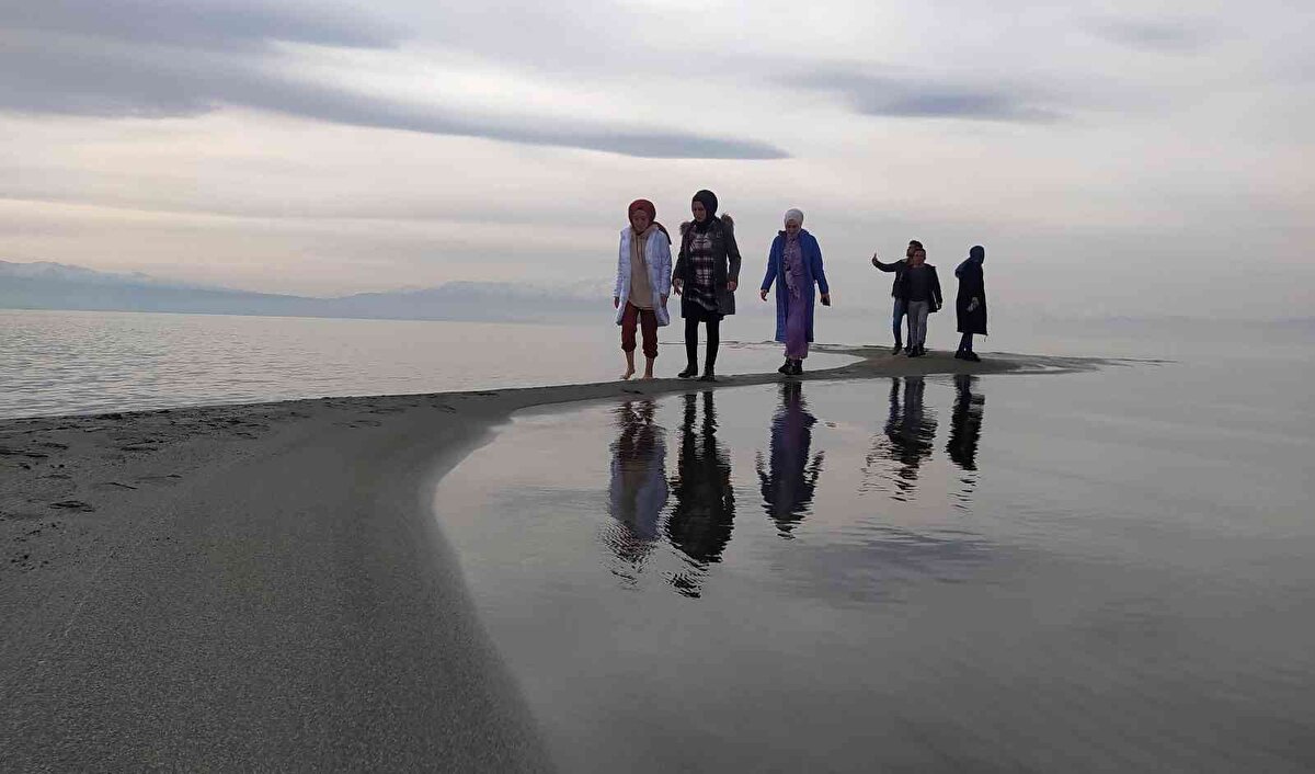 Cindioğlu, güzel manzarada fotoğraf çektiklerini ancak altında yatan nedenden dolayı bunun üzücü bir durum olduğunu kaydetti.