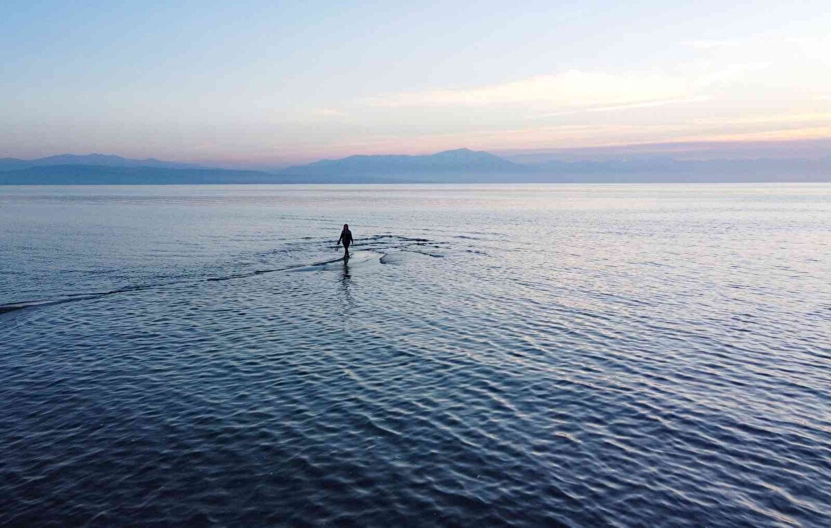 ABD Havacılık ve Uzay Ajansı'nın düzenlediği uzay fotoğraf yarışmasıyla adını dünyaya duyuran Van Gölü, küresel iklim değişikliğinden dolayı yaşanan aşırı kuraklıkla gündeme geldi. Sıcaklıkların artmasıyla beraber yağışların azalması, Van Gölü'ndeki su kaybını artırdı.