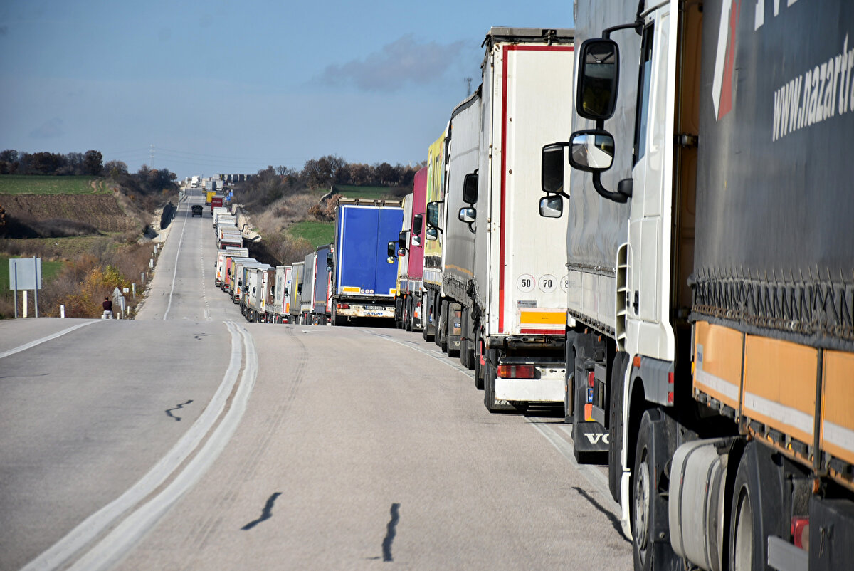 Geçen yıl 114 bin 335 TIR’ın çıkış yaptığı Hamzabeyli'de ise bu yıl 178 bin 627 TIR çıktı.<br><br>