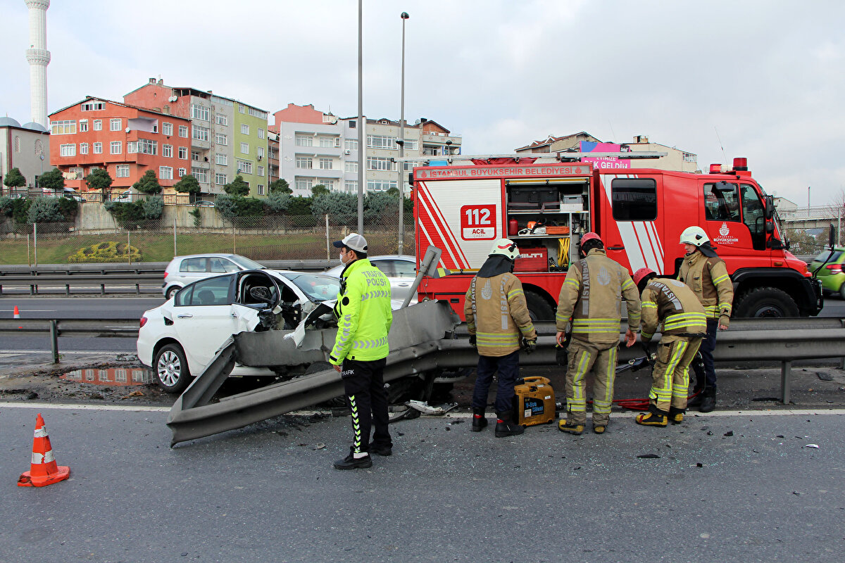 Yaralı ambulansa alınarak hastaneye kaldırıldı.Kaza nedeniyle D-100 Karayolu Okmeydanı -Mecidiyeköy yönünde uzun araç kuyrukları oluştu.Kaza yapan aracın kaldırılmasıyla trafik normale döndü.Polis kazayla ilgili inceleme başlattı.<br><br><br><br><br><br>