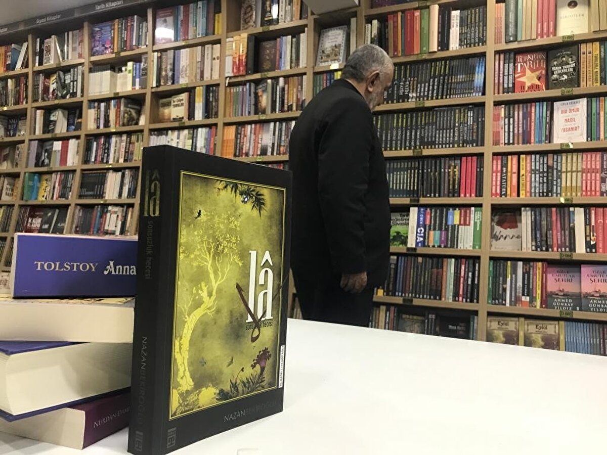 Çöpten bulduğu kitabın hayatında bir dönüm noktasını olduğunu ifade eden Hanifi Batı, “Hem okula giderek hem de babama yardım ederek, çobanlık yaparak büyüdüm. Okulu bitiremedim, ondan sonra çiftçiliğe başladım. 12-13 yaşlarında çöpten elime bir kitap geçince kitabı okudum ve bitirdim. Kitap okumak bana çok cazip geldi, beni çok etkiledi. Daha sonra imkansızlıklar olmasına rağmen nerede bir kitap, gazete parçası, bir yazı bulsam hemen okumaya gayret eder, okurdum, araştırırdım.