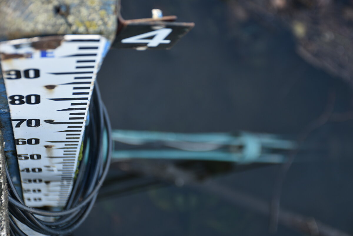 onbahar yağışlarının yer altı sularını beslediğini belirten İsmail Ule de "Sonbahar yağmurları çok iyi geldi, debiler arttı ve doğal olarak arazilerimizdeki yer altı suları da dolmaya başladı. Geçen yıl biraz kuraktı, bu yağmurlar çok iyi geldi. Yağmur veli nimet demek" diye konuştu. Hasan Deni ise "Yağışlar çok güzel geldi. Yer altı suları çoğaldı, kuyularımız doldu. Ürünümüzü de rahat suladık çok şükür. Geçtiğimiz yıllar kurak oldu çok su sıkıntısı çektik. Çok masrafımız oldu. Bu sene yüzümüz güldü çok şükür. Bu durum mahsule yansıyacaktır" dedi.