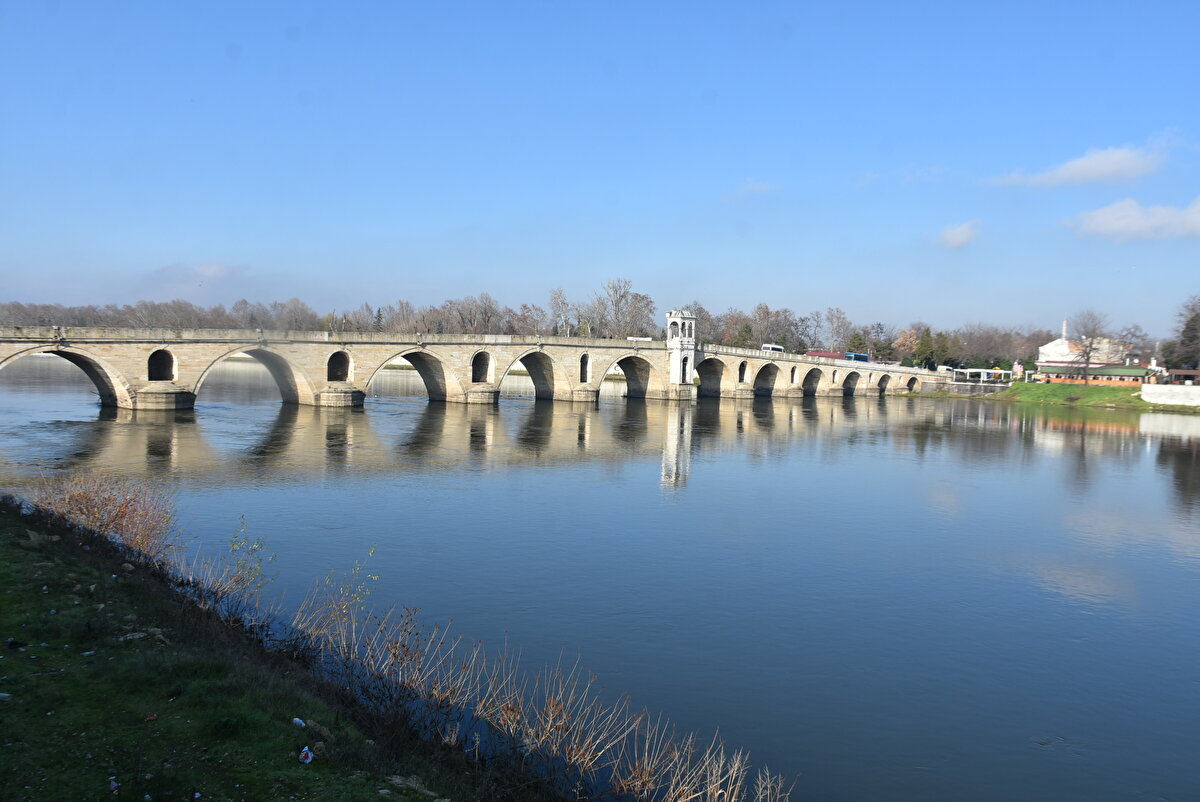 Eylül ayında 2 metreküp/saniye akışıyla kuruma noktasına gelen Tunca Nehri'nde su debisi 10 metreküp/saniyeye, Meriç Nehri'nin debisini de yüzde 59'dan 105 metreküp/saniyeye çıktı.