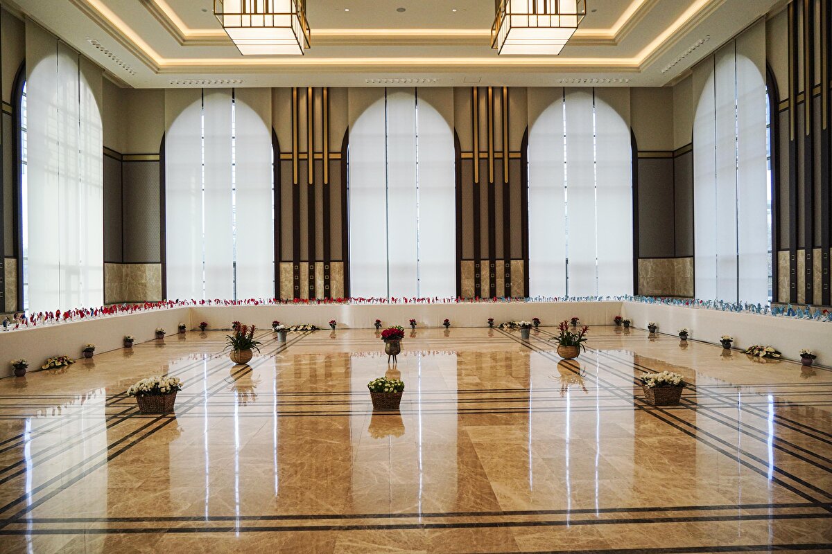 Sergide; otoyollar, şehir hastaneleri, enerji santralleri, toplu açılışlar, tünel ve barajların yanı sıra AK Parti Genel Merkezi'nin yeni binasının açılışında kullanılan makas ve kurdeleler yer alıyor.<br><br>