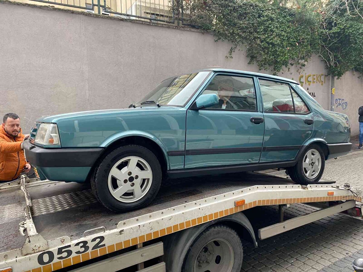 Deniz'in paylaştığı ilanı gören Muhammet Maden, aracı satın alarak 1993 model Tofaş Doğan SLX otomobilin yeni sahibi oldu. Araç zarar görmemesi ve kilometre yapmaması için çekici yardımıyla saklanacağı otoparka götürüldü. Aracın çekici ile götürülme anları vatandaşlar tarafından yoğun ilgi gördü.<br><br><br>