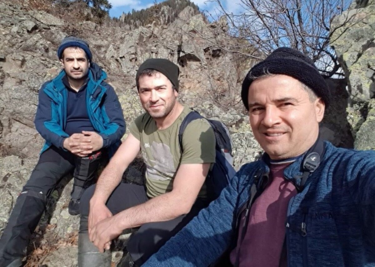 Başkaya, "Pars kendini çok iyi saklayabilen, aslan kükremesi gibi uzaktan duyulan bir ses çıkarmadan tek başına avlanarak yaşayan bir yırtıcıdır. Birçok yerde insan yerleşim alanlarına yakın yaşamalarına rağmen çok fazla görüntü vermezler. Issız yerlerde gündüz de hareket etseler, genellikle geceleyin faaldirler. Erkekleri, çiftleşme döneminde dişi ile buluşurken diğer dönemlerde yalnız yaşar. Dişileri ise, yavruları tek başına büyüttüğü için, eğer varsa, yavrularıyla birlikte yaşamaktadır. Yani, Pars'lar, kurtlar gibi grup veya sürü oluşturmazlar. Parsın besinini oluşturan türlerden; Kızıl keçi, Kara keçi, Karaca, Geyik, Yaban domuzu ve Yaban tavşanı gibi türlerin popülasyonlarında yaşanan iyileşme, Pars popülasyonlarının da iyileşmesini sağlamaktadır. Geçmişte batı bölgelerimizde birçok yerde yok olan veya iyice azalan popülasyonlarının da, bugün tekrar artış eğiliminde olduğu gözlenmektedir" şeklinde konuştu.<br><br><br>Anadolu Parsı türünün korunması ile ilgili olarak ise Başkaya "Parsın korunması için dar alanların kesin koruma alanı ilan edilmesi yerine, büyük alanlarda, birbirine bağlı ekosistemlerde yapılacak olan bütün türleri dikkate alan planlı ormancılık, planlı hayvancılık, planlı yaban hayatı yönetimi ve planlı avcılık yönetimi önem arz etmektedir" ifadelerini kullandı.<br><br>