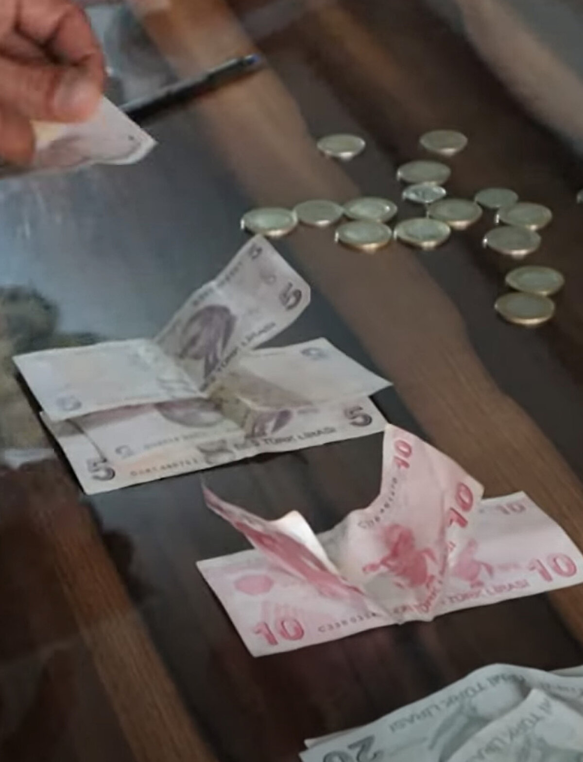 Düzce Belediyesi Zabıta Müdürü Sezgin Diner, "Rutin kontrollerde Akçakoca Caddesi üzerinde bir dilenci ile karşılaştık. Şahsı alıp karakola getirdik.