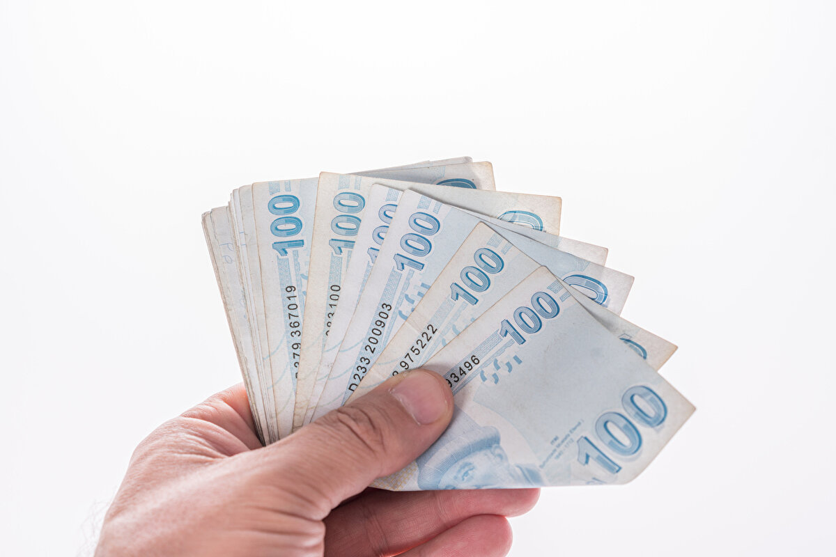 2012'de brüt tutarı 886,50 TL olan asgari ücretin net tutarı ise 701 TL olarak açıklandı.<br><br>