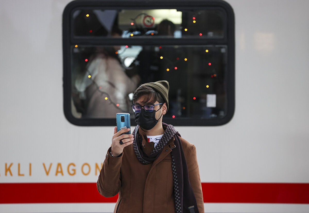 Ulaştırma ve Altyapı Bakanı Adil Karaismailoğlu, Turistik Doğu Ekspresi'nin Türkiye'nin saklı güzelliklerini ve zenginliklerini çok daha konforlu şekilde dünyaya tanıtmak üzere yola çıktığını söyledi.<br><br>
