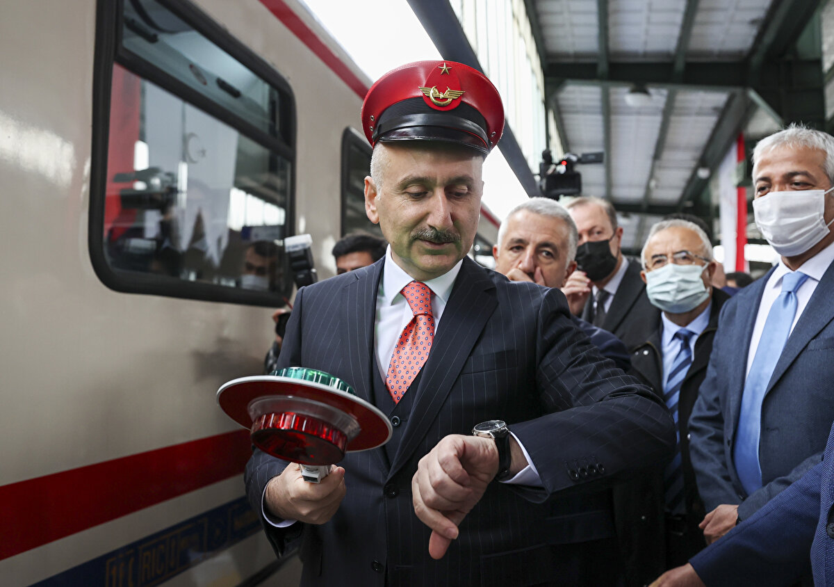 Bugünkü sefer öncesi Ankara Tren Gar'ında uğurlama töreni düzenlendi. Törene Ulaştırma ve Altyapı Bakanı Adil Karaismailoğlu ile davetliler katıldı. Bakan Karaismailoğlu, Turistik Doğu Ekspresi'nin Türkiye'nin saklı güzelliklerini ve zenginliklerini çok daha konforlu şekilde dünyaya tanıtmak üzere yola çıktığını söyledi.<br><br>