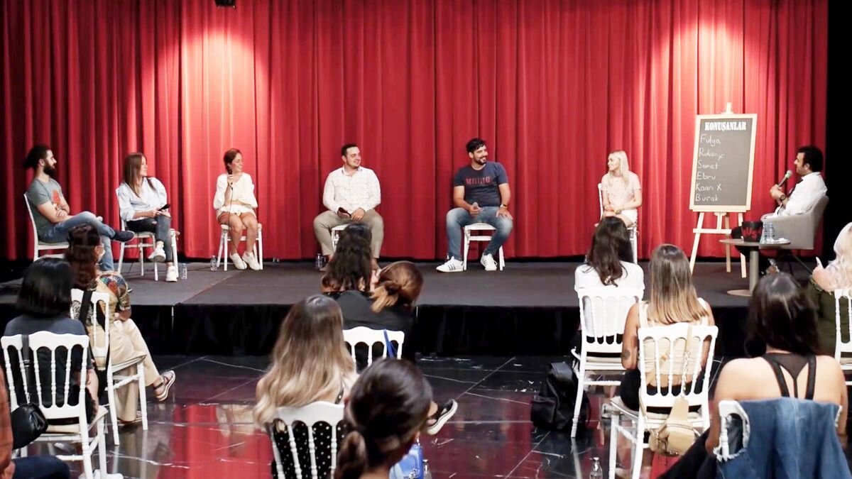 RTÜK, incelemeye aldığı Konuşanlar programının Türk toplumunun temeli olan ailenin fertlerinin de dahil edildiği ve cinsiyetçi unsurlar da içeren çok sayıdaki küfür ve argo kelimelerin ekranlara yansıtılmasının yayıncılık ilkelerine aykırı olduğu kanaatine vardı.