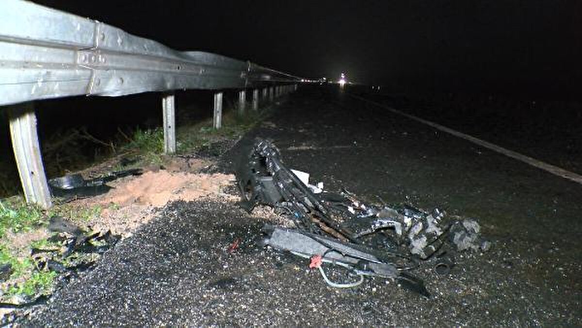 "İşlerim için İstanbul'a gidiyorduk. Erdal bana eşlik ediyordu. Kazadan kısa süre önce bana çok güzel şeyler söylemişti. Hep onları düşünüyordum.<br><br>