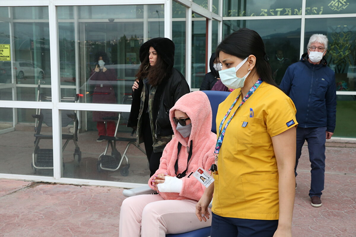 Tedavisinin ardından hastaneden taburcu edilen Gülçin Ergül, Posta'ya konuştu. Hayatta olabilecek en kötü şeyi yaşadığını söyleyen Ergül, şunları dile getirdi:<br><br>