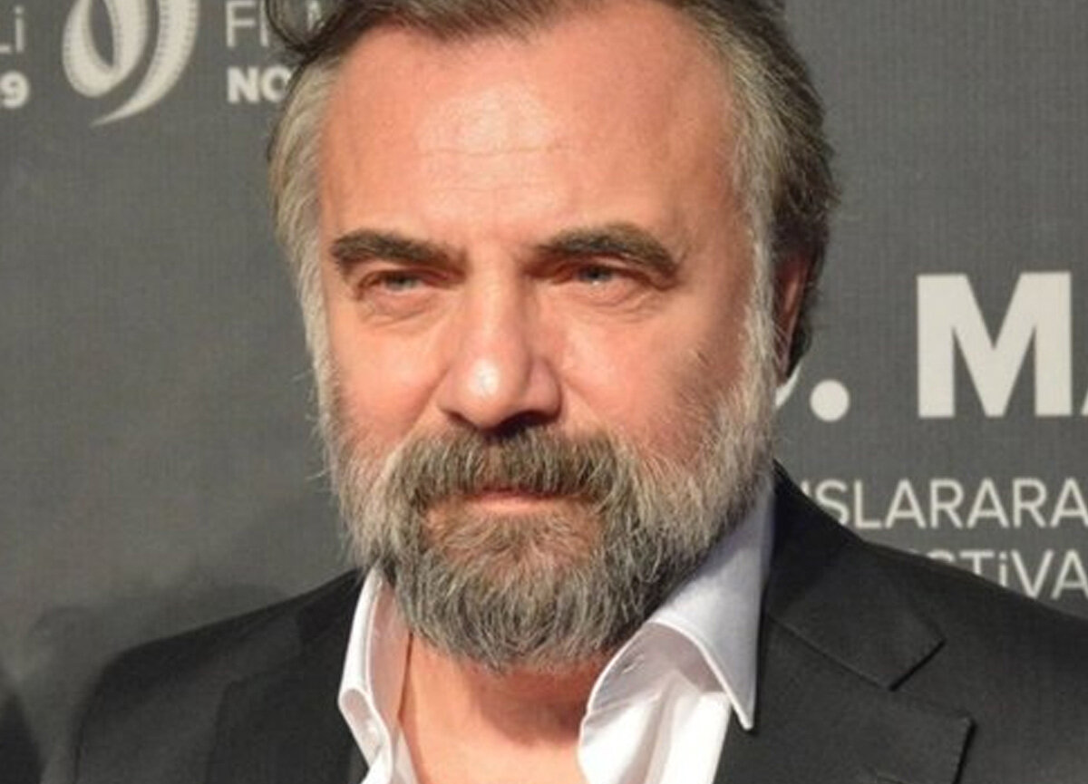 "Yapılan parçalardan sınırlı sayıda ürettik. O yüzden benim için çok değerli" diyen Kaynarca, yeni televizyon projesinin de müjdesini verdi: "Eylül ayında seyirci ile buluşacağım."<br><br>