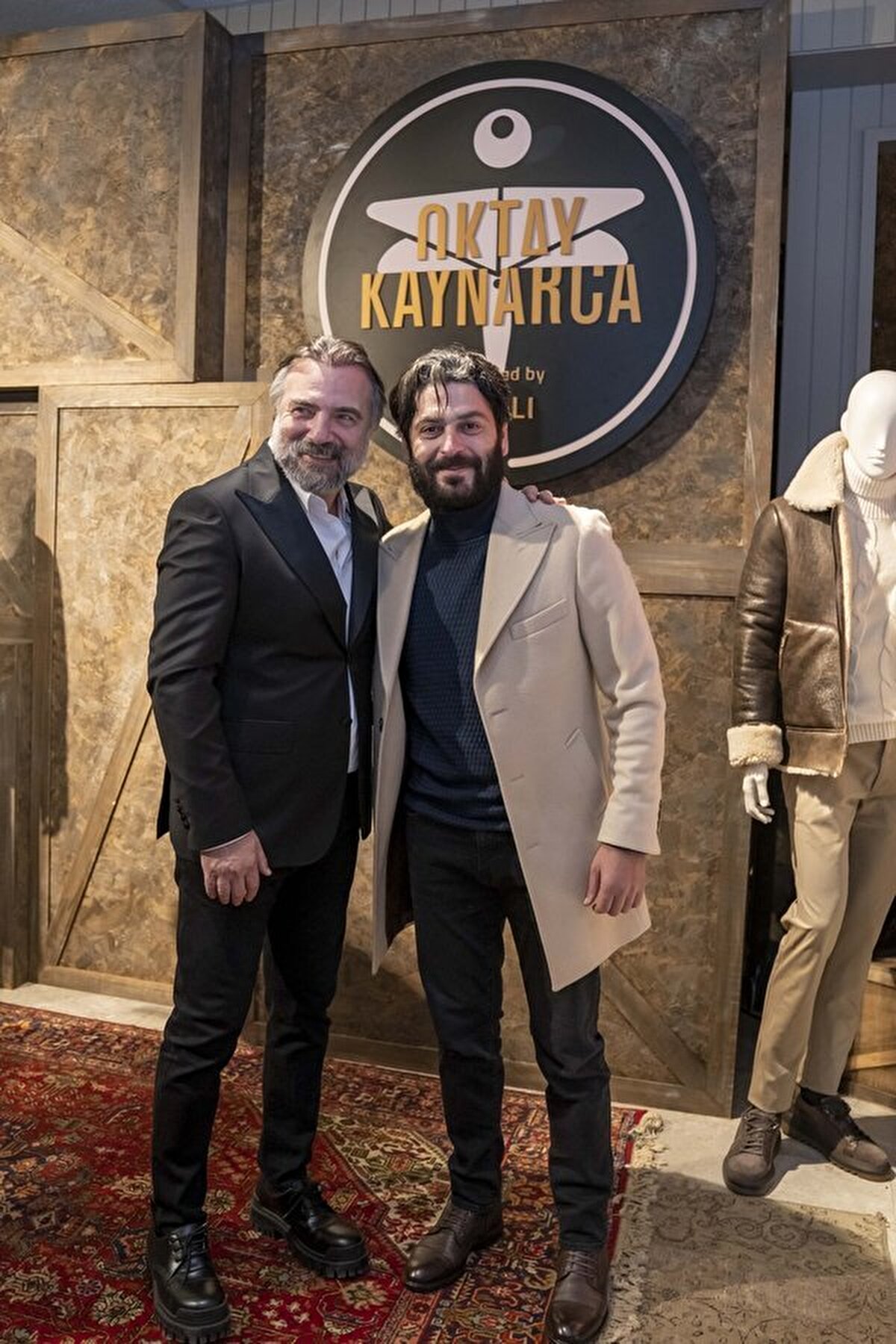 Mehmet Aslantuğ, Ozan Akbaba, Banu Sağnak, Sevinç Kıranlı ve Nihat Odabaşı gibi ünlü simalar oyuncunun heyecanına ortak oldu.<br>