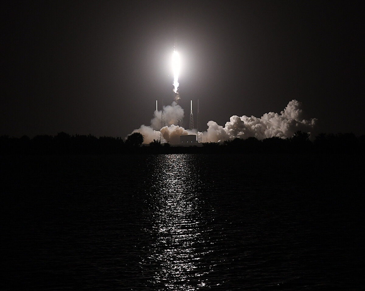 Türksat 5B'nin devreye girmesi ile veri iletim hızı ve kapasitesinin 15 kattan fazla artacağına işaret eden Erdoğan, şöyle konuştu: <br><br>"Bu sayede internet erişiminin kısıtlı olduğu yerlere kara, deniz ve hava taşıtları da dahil olmak üzere kapsama alanındaki kullanıcılara geniş bant uydu, internet hizmeti verilebilecektir. Uydumuz 35 yıldan fazla manevra ömrüyle 42 derece doğu yörüngesindeki frekans ve yörünge kullanım haklarının korunmasını sağlayacaktır. İletişim kapasitemizi daha da güçlendirecek Türksat 5B uydumuzun ülkemiz için milletimiz için hayırlara vesile olmasını diliyorum. SpaceX firmasıyla uzay alanında yürüttüğümüz başarılı ortak çalışmalarımızın artarak devam etmesini temenni ediyorum."