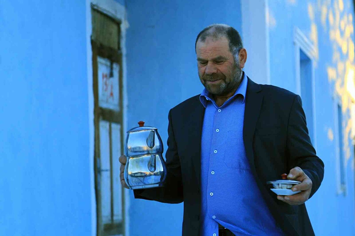 Köyde eşiyle birlikte yaşayan Soydaş, inşaatlarda çalıştığı dönemler ve askerde çay ocağında çalıştığı dönemde edindiği bu alışkanlığını hala sürdürdüğünü belirtti.<br><br>