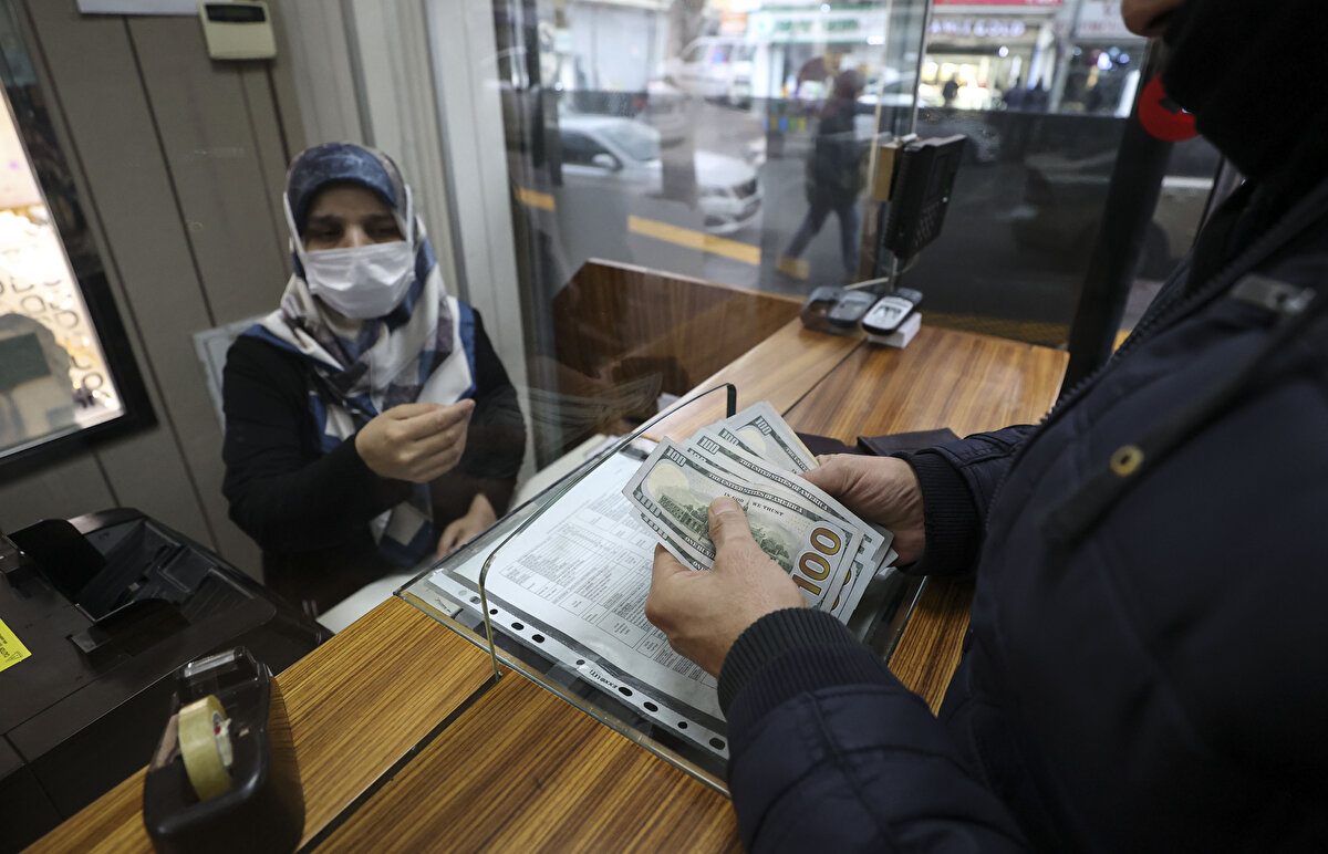 Öte yandan DolarTL bugün bankalararası piyasanın açılışında da düşüş eğilimini sürdürerek saat 09.10 itibariyle 11,43 seviyelerine indi.<br><br>