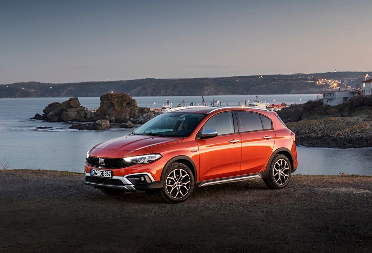 FIAT<br><br>Yeni Egea Cross 1.4 Fire 95 HP Street - Manuel - Benzinli <br><br>Fiyatı: 266.900 TL<br><br>1.3 M.Jet 95 HP Street Manuel Dizel 398.900 TL<br><br>1.0 Firefly 100 HP Urban Manuel Benzinli 399.900 TL<br><br>1.6 M.Jet 130 HP Urban Manuel Dizel 448.900 TL<br><br>1.4 Fire 95 HP Lounge Manuel Benzinli 381.900 TL<br><br>1.6 M.Jet 130 HP Lounge Manuel Dizel 472.900 TL