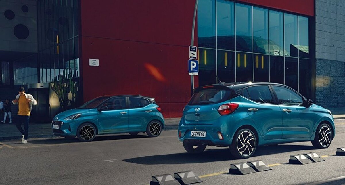 HYUNDAI<br><br>Hyundai i10 1.0 MPI 5 İleri Düz Jump Benzin Manuel<br><br>Fiyatı: 244.700 TL<br><br>1.0 MPI 5 İleri AMT Jump Benzin AMT - 253.800 TL<br><br>1.2 MPI 5 İleri AMT Style Benzin AMT - 263.800 TL<br><br>1.2 MPI 5 İleri AMT Style Çift Renk Benzin AMT - 330.850 TL