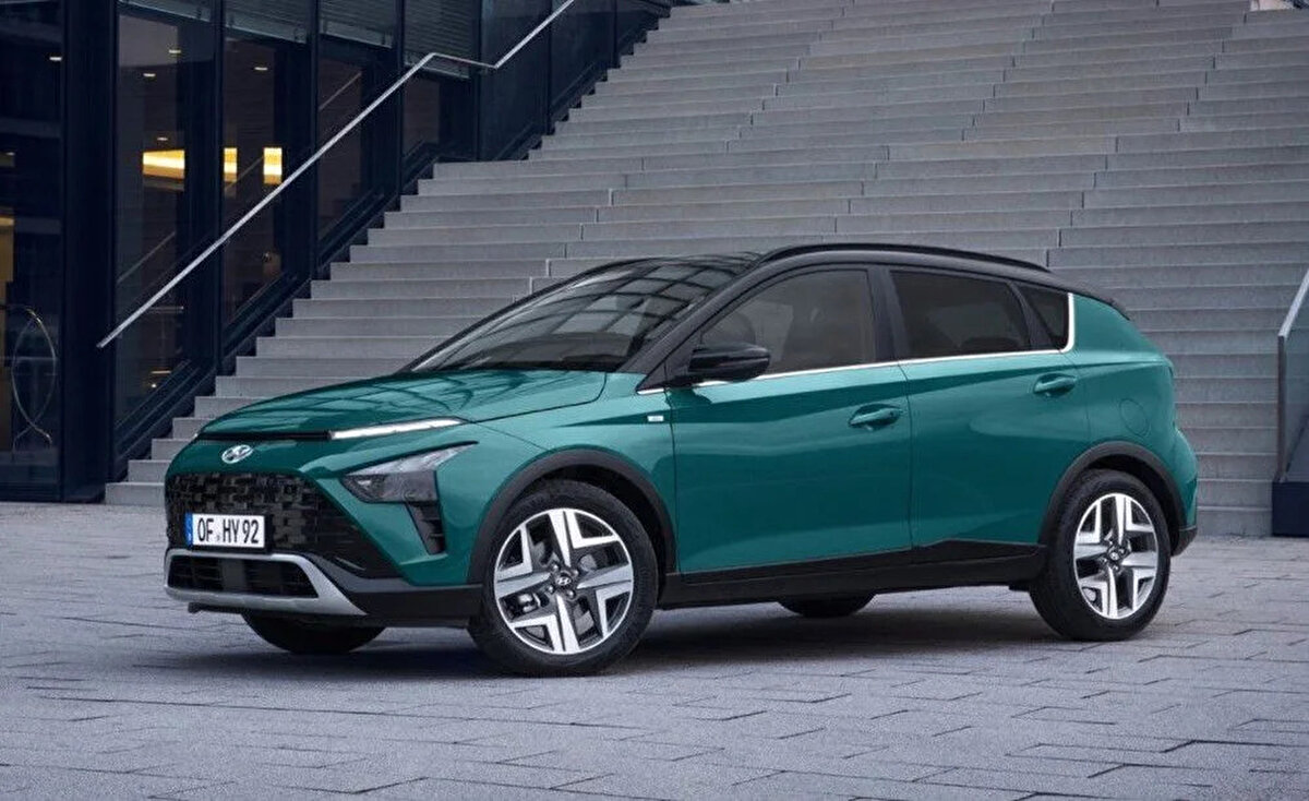 HYUNDAI<br><br>Bayon 1.4 MPI 6 İleri Düz Jump Benzin Manuel <br><br>Fiyatı: 354.750 TL<br><br>1.4 MPI 6 İleri Otomatik Style Benzin Otomatik - 393.400 TL<br><br>1.4 MPI 100 PS Elite Benzin Otomatik - 404.400 TL<br><br>1.0 T-GDI 100 PS Style Benzin DCT - 428.200 TL<br><br>1.0 T-GDI 100 PS Elite Bose Benzin DCT - 452.000 TL