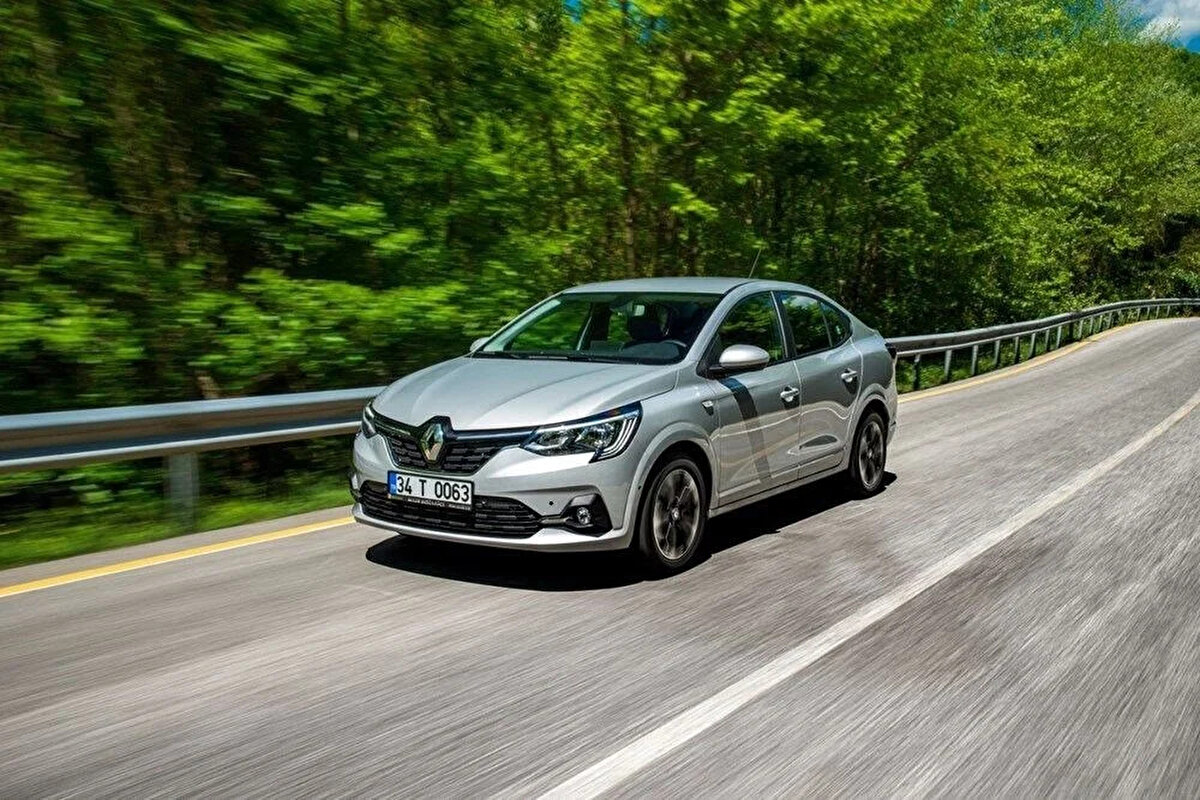 RENAULT<br><br>Yeni Taliant Joy 1.0 Sce 65 bg<br><br>Liste fiyatı 321.000 TL<br><br>Joy 1.0 Turbo ECO 100 bg 363.000 TL<br><br>Joy 1.0 Turbo X-tronic 90 bg 374.000 TL<br><br>Touch 1.0 Turbo X-tronic 90 bg 397.900 TL