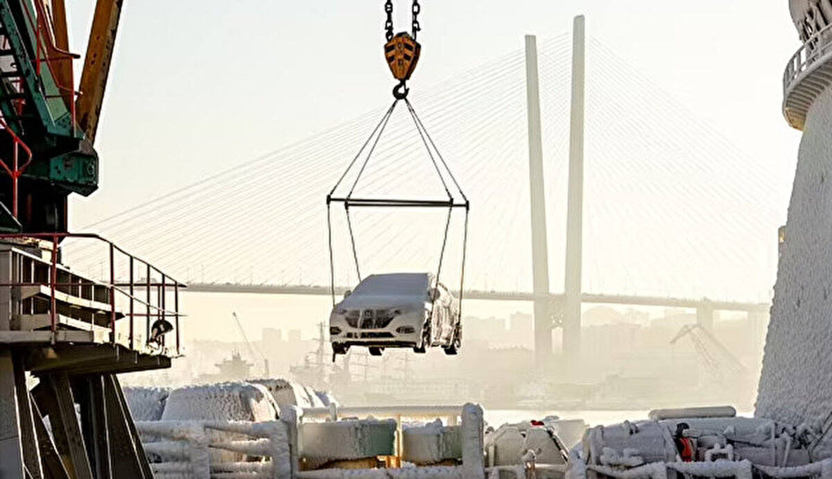 İkinci el Japon arabaları, yerel yollar için 'direksiyonun ters tarafta olmasına' rağmen Rusya'da oldukça popüler. Japon Denizi boyunca düzenli bir ihracat pazarı bulunuyor.