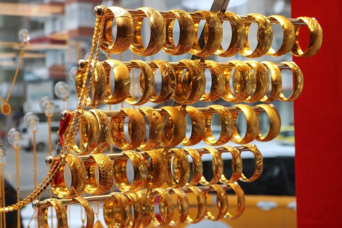 - Soru 1: Altın hesaplarının vadeli Türk lirası mevduat veya katılma hesaplarına dönüşümü kimler yararlanabilecek?<br><br>    • Cevap: Yurt dışında işçi, serbest meslek müstakil iş sahibi Türk vatandaşları dahil Türkiye’de kanuni yerleşim yeri bulunan gerçek kişiler bu sistemden faydalanabilecek. Tüzel kişiler bu sisteme dahil olamayacak.<br><br>