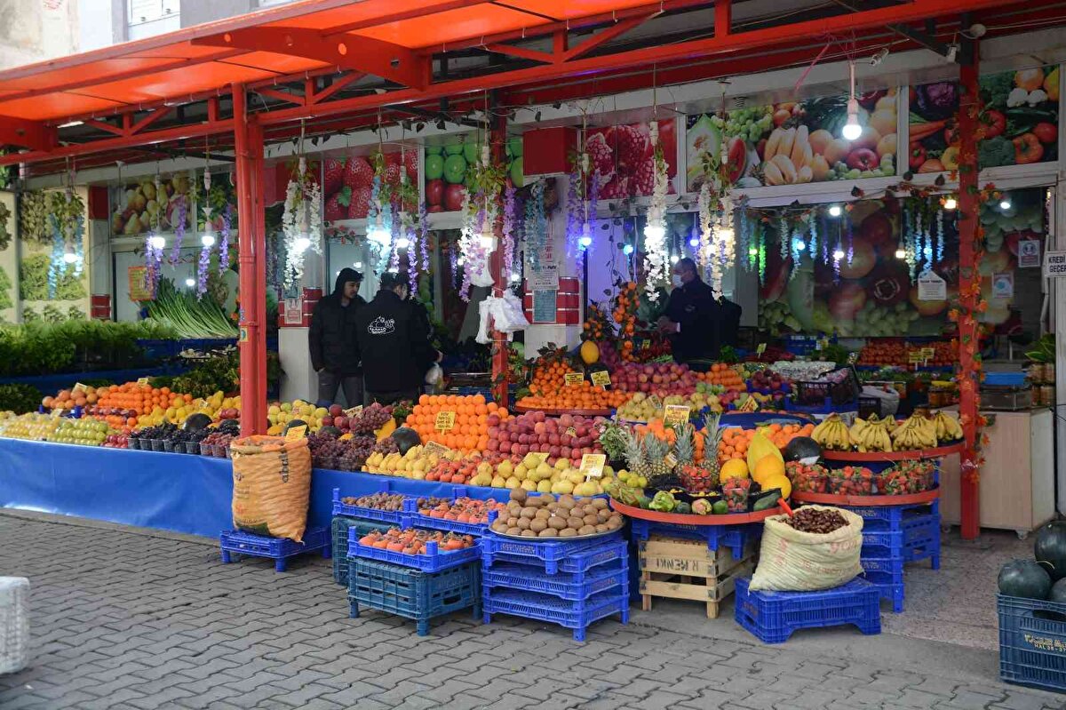 Erik bulduğu için alan müşteriler bana dua ediyor ve para önemli değil diyorlar. Hasta olup ölüm döşeğinde canı çeken ve eriği çok isteyen hasta yakınları var" şeklinde konuştu.