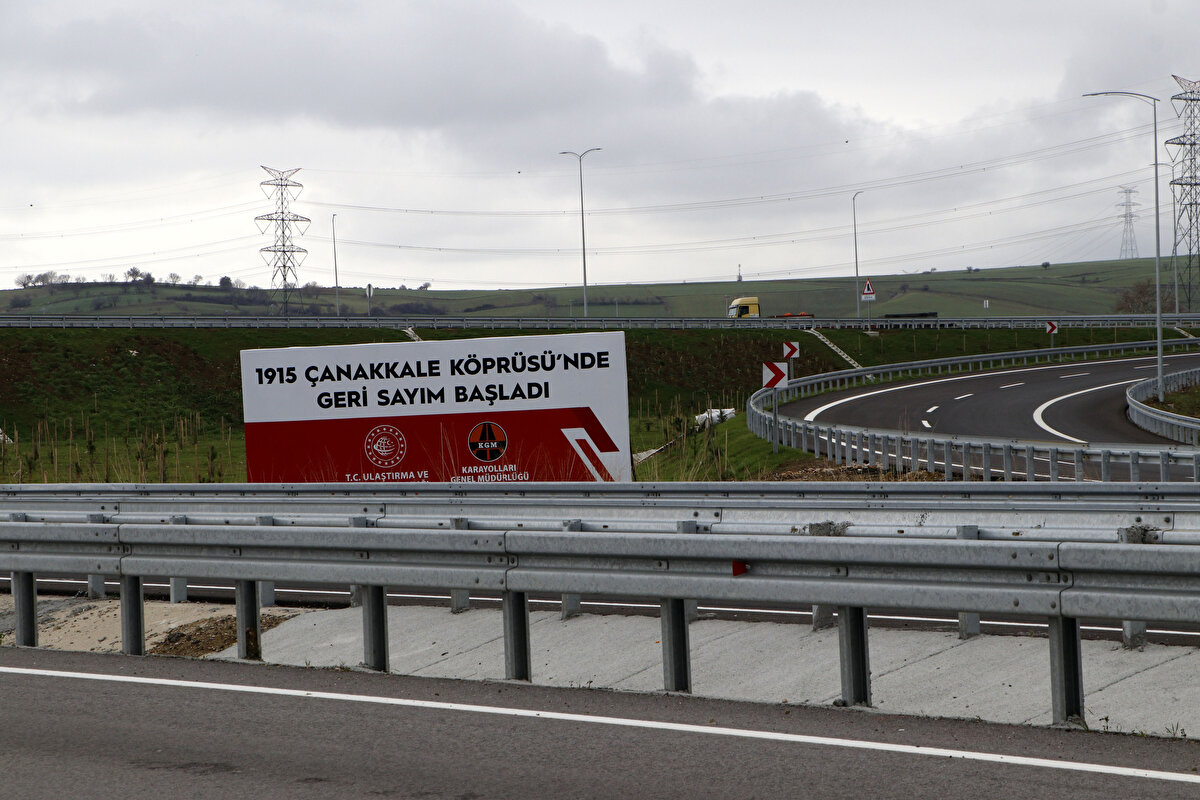 Çanakkale Boğazı'nda Avrupa ve Asya kıtalarını ilk kez birbirine bağlayan ve Cumhuriyet'in 100'üncü yılını simgeleyen, 2023 metrelik orta açıklığıyla da 'dünyanın en uzun orta açıklıklı asma köprüsü' unvanını alan 1915 Çanakkale Köprüsü'nün temelini, 18 Mart 2017 tarihinde Cumhurbaşkanı Recep Tayyip Erdoğan tarafından atıldı. 5 bine yakın çalışanın 24 saat aralıksız sürdürdüğü çalışmalarla köprü tamamlanma aşamasına geldi.