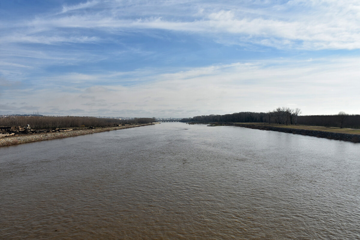 Ergene Nehri'nin 4 gün önce Uzunköprü kesiminde 148 metreküp olan debisi 358 metreküp/saniyeye yükseldi. Yetkililerin taşkın uyarısının ardından nehir kıyısında çiftliklerdeki hayvanlar ise daha güvenli bölgelere alındı.<br><br>