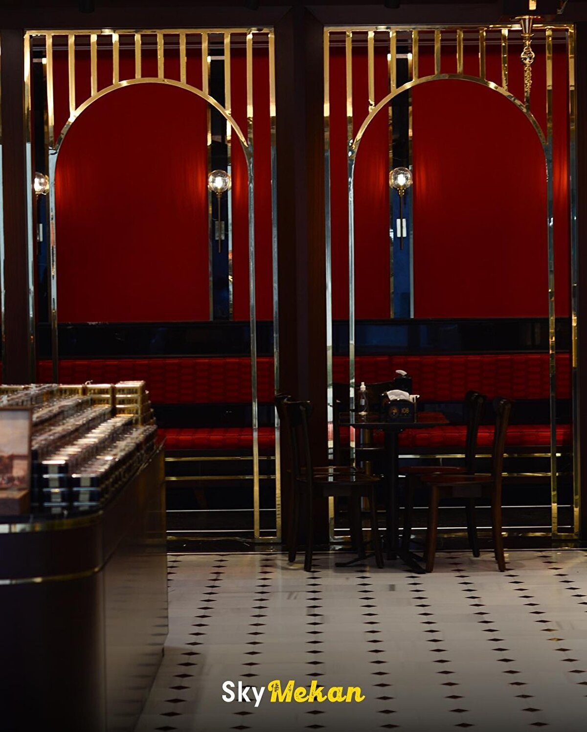 Şekerci Hafız Mustafa, Sultan Abdülaziz döneminde, Hacı İsmail Hakkı Bey tarafından 1864 yılında İstanbul Bahçekapı’da kurulmuş ve ardından oğlu Hafız Mustafa tarafından devralınmış.