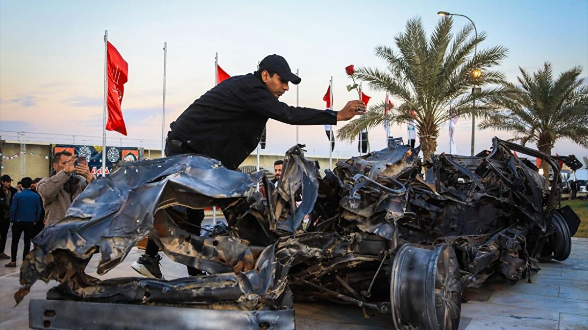 Saldırıda Süleymani, Haşdi Şabi Başkan Yardımcısı Ebu Mehdi el-Mühendis, İranlı subaylar ve Iraklı korumalarla birlikte 10 kişi öldü.