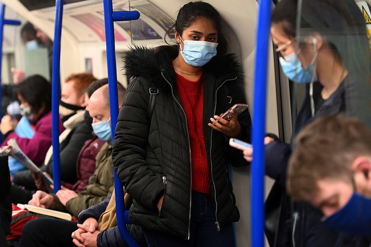 Bununla birlikte, Omicron varyantının vakaları Türkiye dahil birçok ülkede artmaya devam ederken, Krause, son derece bulaşıcı Omicron'un Delta varyantından daha hafif göründüğünü ve bu nedenle ciddi semptomlar olmadan daha fazla insanın enfekte olacağını söyledi. Sonuç olarak, bunun popülasyonda iyi bir bağışıklık düzeyi sağlayacağını aktardı.<br><br>