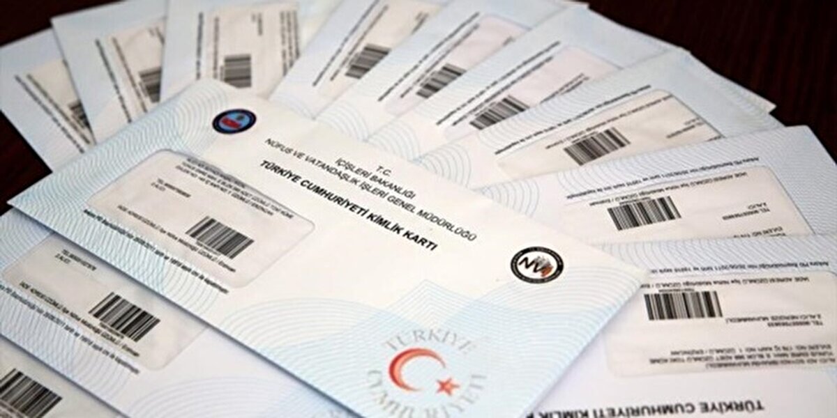 'Hayat Kimliğinle Kolay' projesinin ikinci adımını oluşturan TC Kimlik kartına e-İmza yüklenmesi işlemine nüfus Matikler aracılığıyla Adana, Adıyaman, Afyonkarahisar, Ağrı, Amasya, Ankara, Antalya, Aydın, Balıkesir, Batman, Bursa, Çanakkale, Çorum, Denizli, Diyarbakır, Edirne, Elazığ, Erzurum, Erzincan, Eskişehir, Gaziantep, Hatay, Isparta, İstanbul, İzmir, Kahramanmaraş, Kars, Kastamonu, Kayseri, Kocaeli, Konya, Kütahya, Malatya, Manisa, Mardin, Mersin, Muğla, Ordu, Osmaniye, Rize, Sakarya, Samsun, Siirt, Sivas, Şanlıurfa, Tekirdağ, Tokat, Trabzon, Van, Zonguldak olmak üzere toplam 50 ilde nüfus müdürlerinde başladı.